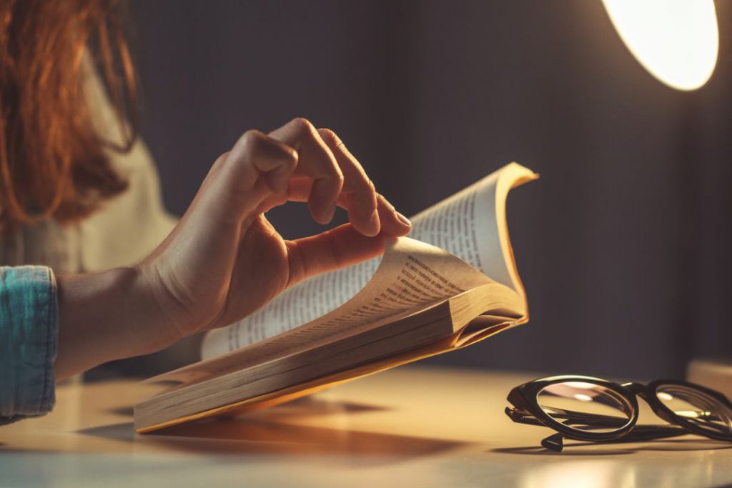 how much would it cost to start a bookstore